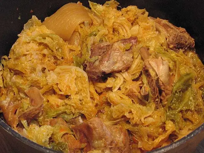 Dalla cassoeula al risotto alla monzese: 5 piatti lombardi da riscoprire in autunno 33 Cassoeula